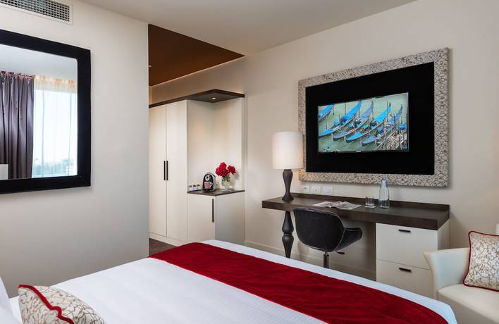 Imagen de la habitación del Hotel Leonardo Royal Venice Mestre. Foto 3