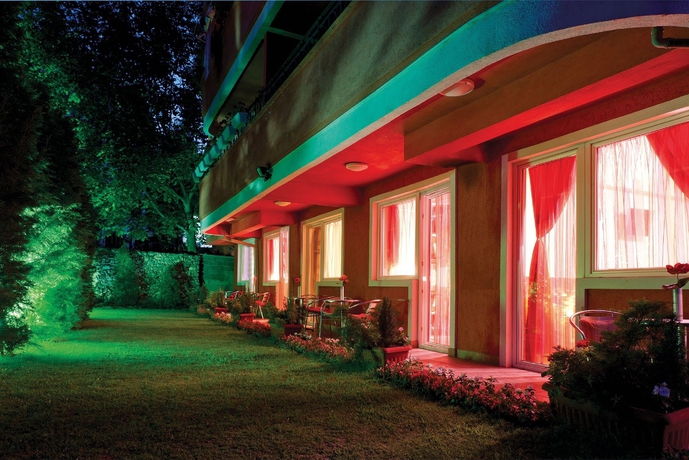 Imagen de los exteriores del Hotel Leonardo, SKOPJE. Foto 12