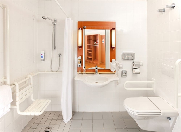 Imagen de la habitación del Hotel Leonardo Salzburg City Center. Foto 7