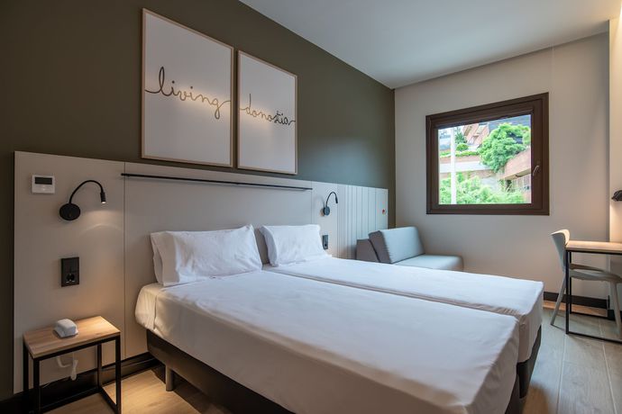 Imagen de la habitación del Hotel Leonardo San Sebastián. Foto 6