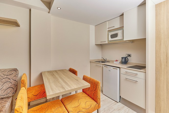 Imagen de la habitación del Hotel Leonardo Suites Mallorca Calvia. Foto 11