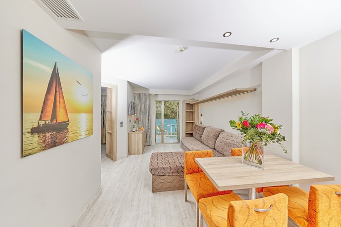 Imagen de la habitación del Hotel Leonardo Suites Mallorca Calvia. Foto 14