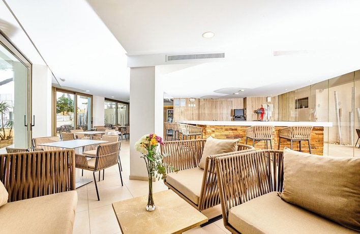 Imagen del bar/restaurante del Hotel Leonardo Suites Mallorca Calvia. Foto 5
