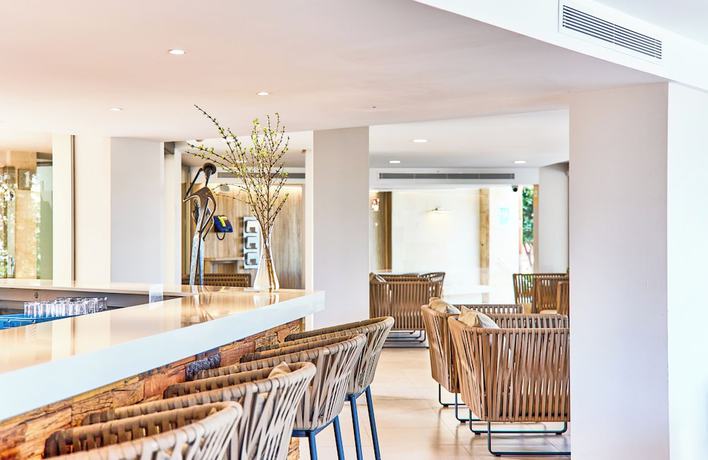 Imagen del bar/restaurante del Hotel Leonardo Suites Mallorca Calvia. Foto 6