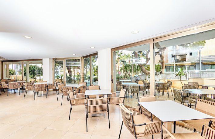Imagen del bar/restaurante del Hotel Leonardo Suites Mallorca Calvia. Foto 8