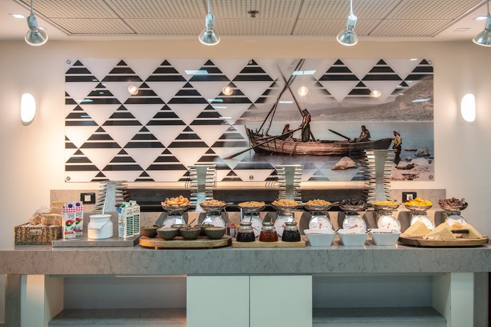 Imagen del bar/restaurante del Hotel Leonardo Tiberias. Foto 4