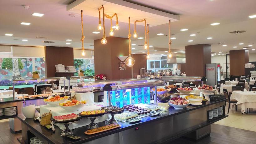 Imagen del bar/restaurante del Hotel Leonardo Torremolinos Costa Del Sol. Foto 15