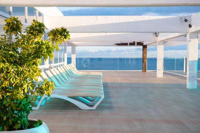Imagen de los exteriores del Hotel Leonardo Torremolinos Costa Del Sol. Foto 25