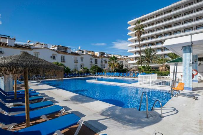 Imagen de la piscina del Hotel Leonardo Torremolinos Costa Del Sol. Foto 30