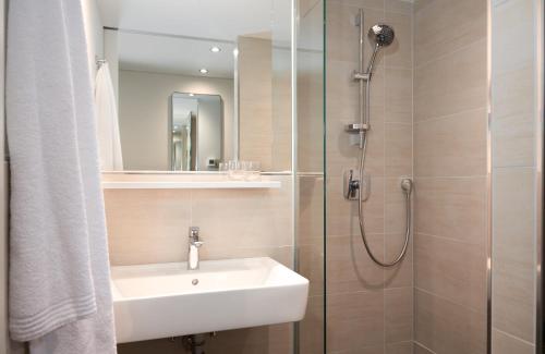 Imagen de la habitación del Hotel Leonardo Vienna City West. Foto 18