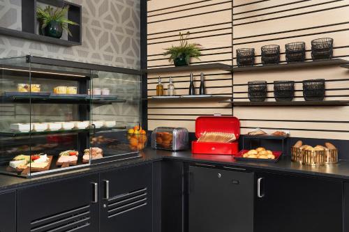 Imagen del bar/restaurante del Hotel Leonardo Vienna City West. Foto 10