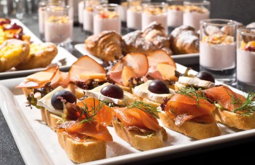 Imagen del bar/restaurante del Hotel Leonardo V&ouml;lklingen - Saarbr&uuml;cken. Foto 14