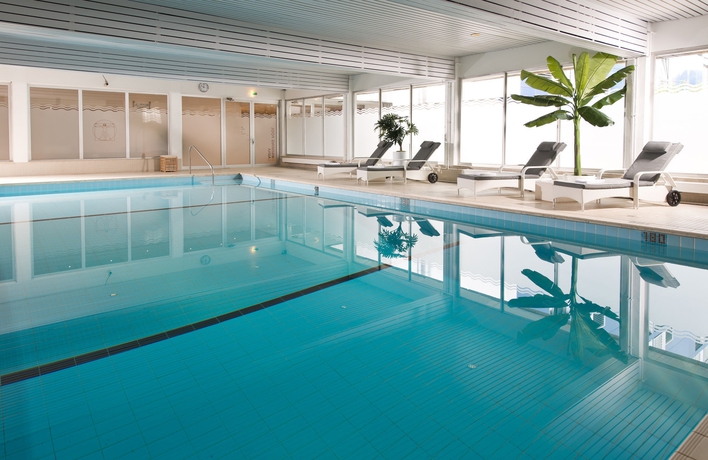 Imagen de la piscina del Hotel Leonardo Wolfsburg City Center. Foto 16