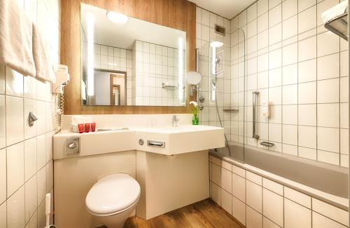 Imagen de la habitación del Hotel Leonardo Wolfsburg City Center. Foto 14