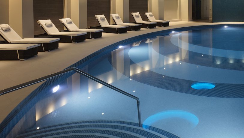 Imagen de la piscina del Hotel Leonardo and Conference Venue Hinckley Island. Foto 19