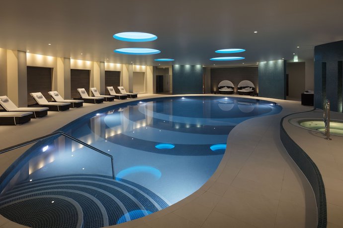 Imagen de la piscina del Hotel Leonardo and Conference Venue Hinckley Island. Foto 20