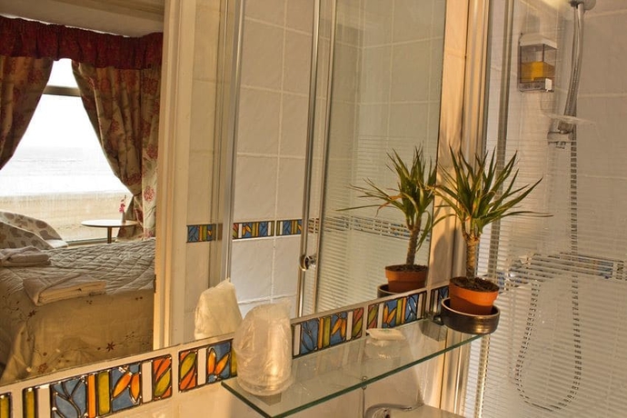 Imagen de la habitación del Hotel Leonardo's Guest House. Foto 11