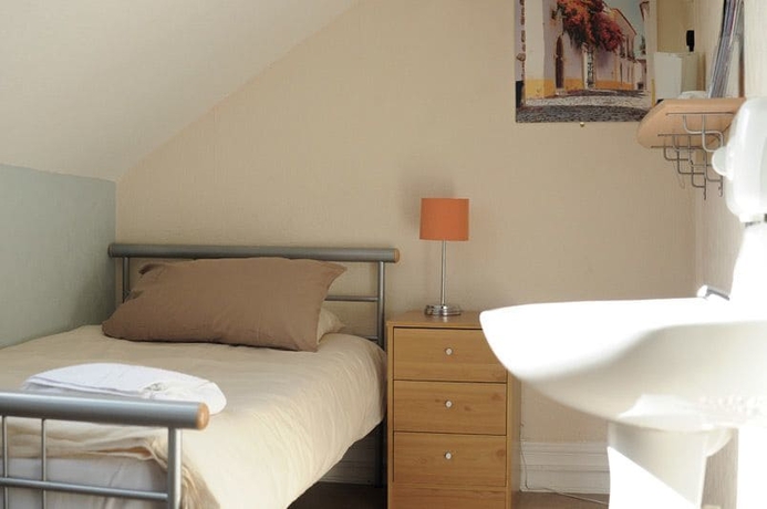 Imagen de la habitación del Hotel Leonardo's Guest House. Foto 13