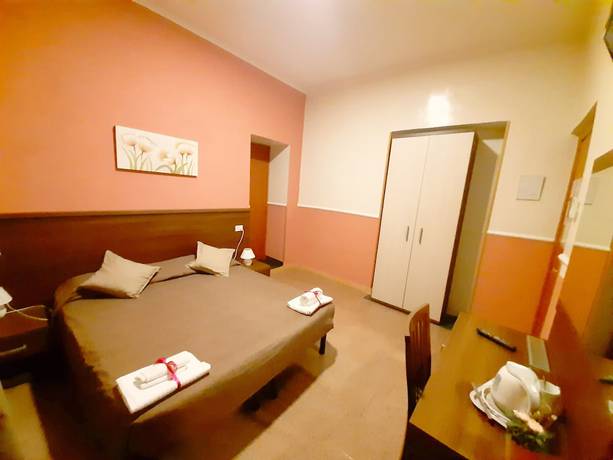 Imagen de la habitación del Hotel Leone, Roma. Foto 4