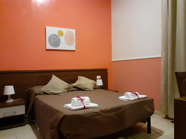 Imagen de la habitación del Hotel Leone, Roma. Foto 5