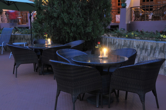 Imagen del bar/restaurante del Hotel Leoney Resort. Foto 4