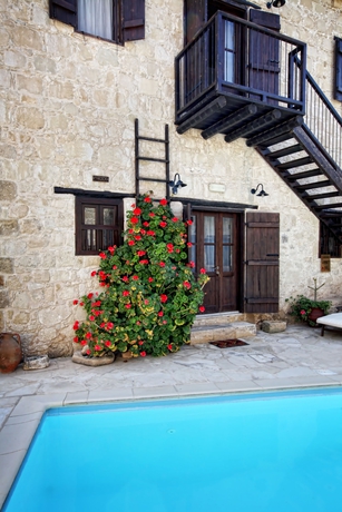 Imagen de la piscina del Hotel Leonidas Village Houses. Foto 14