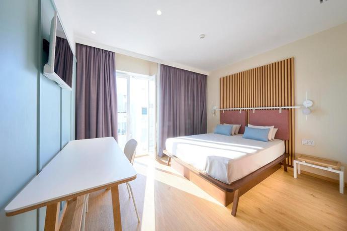 Imagen de la habitación del Hotel Leonor Conil. Foto 8