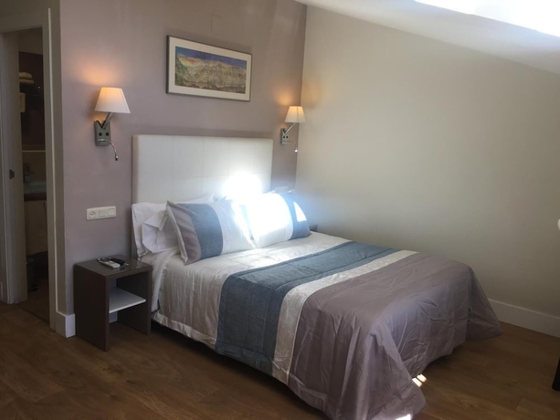 Imagen de la habitación del Hotel Leonor De Aquitania. Foto 3