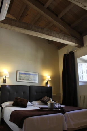 Imagen de la habitación del Hotel Leonor De Aquitania. Foto 4