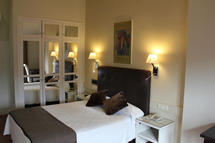 Imagen de la habitación del Hotel Leonor De Aquitania. Foto 6