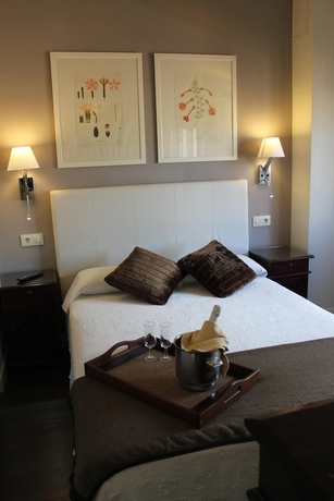 Imagen de la habitación del Hotel Leonor De Aquitania. Foto 12