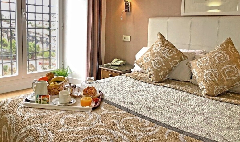 Imagen de la habitación del Hotel Leonor De Aquitania. Foto 13