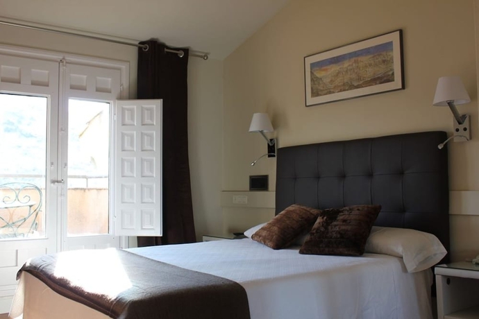 Imagen de la habitación del Hotel Leonor De Aquitania. Foto 16