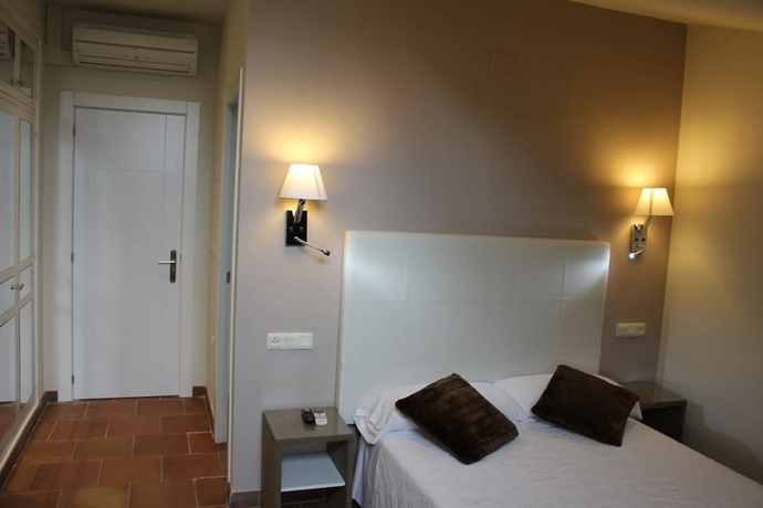 Imagen de la habitación del Hotel Leonor De Aquitania. Foto 17