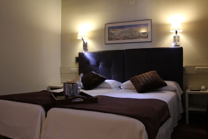 Imagen de la habitación del Hotel Leonor De Aquitania. Foto 18