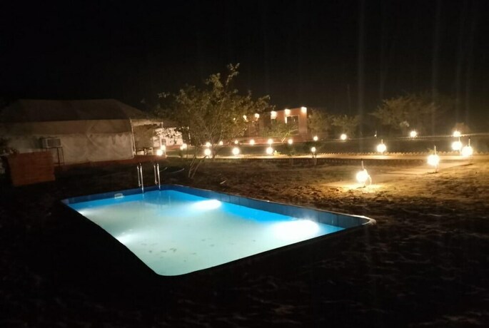 Imagen de la piscina del Hotel Leopard Valley Ranthambhore. Foto 15