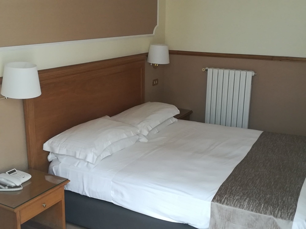 Imagen de la habitación del Hotel Leopardi, Nápoles. Foto 4