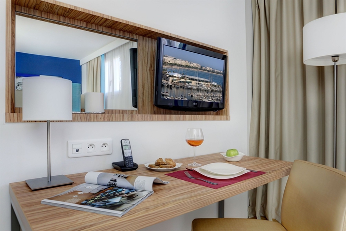 Imagen de la habitación del Hotel Lepoussin. Foto 6