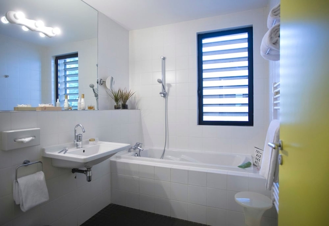 Imagen de la habitación del Hotel L'ermitage Cuisine-à-manger. Foto 17