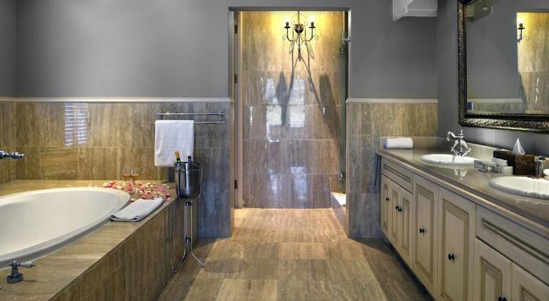 Imagen de la habitación del Hotel L'ermitage Franschhoek Chateau and Villas. Foto 16