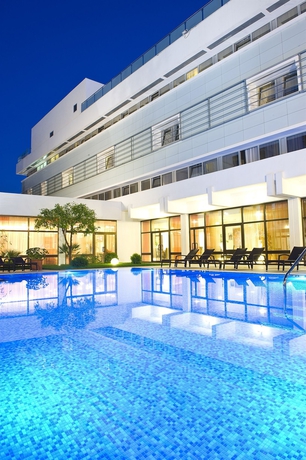 Imagen de la piscina del Hotel Lero. Foto 16