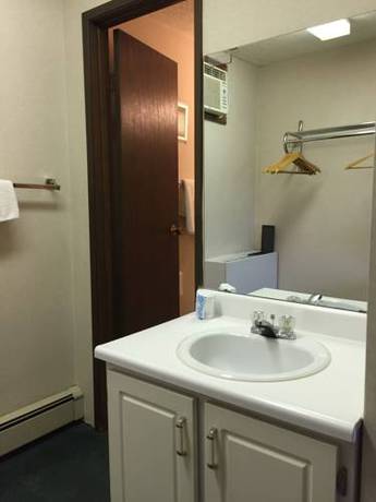 Imagen de la habitación del Hotel Leroys Motor Inn. Foto 6