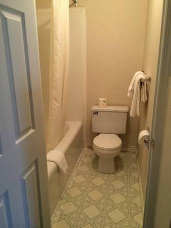 Imagen de la habitación del Hotel Leroys Motor Inn. Foto 9