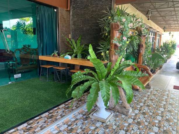 Imagen del bar/restaurante del Hotel Lert Sri. Foto 3