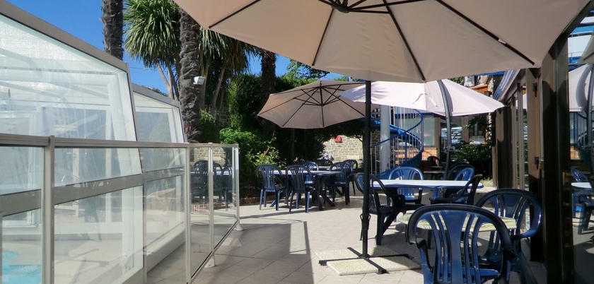 Imagen de los exteriores del Hotel Les 13 Assiettes. Foto 7