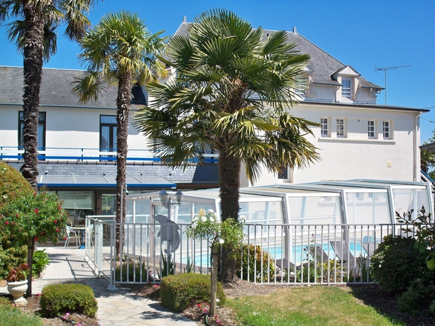 Imagen de la piscina del Hotel Les 13 Assiettes. Foto 10