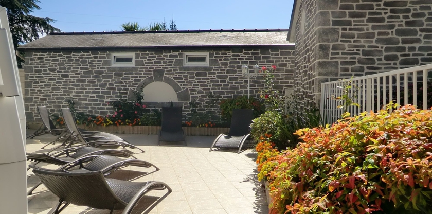 Imagen de la piscina del Hotel Les 13 Assiettes. Foto 11