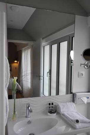 Imagen de la habitación del Hotel Les 3 Lieux. Foto 9