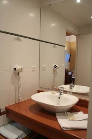 Imagen de la habitación del Hotel Les 3 Marchands. Foto 12