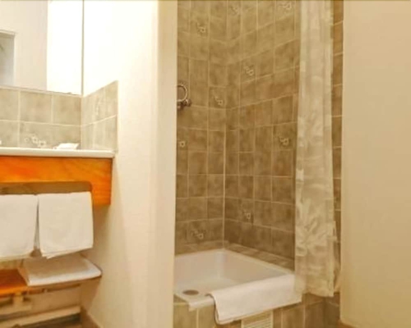 Imagen de la habitación del Hotel Les Acanthes. Foto 12